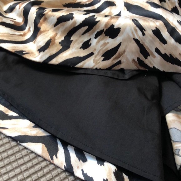 WHBM Pleated Leopard Skirt with pockets side zip - Picture 6 of 6